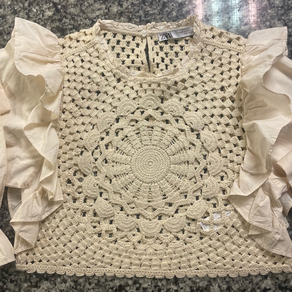 NWOT Zara Crochet Puffed Sleeves Crop Top